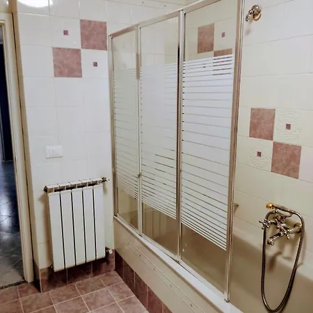 A Due Passi Dal Porto Apartman *