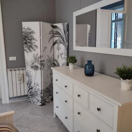 A Due Passi Dal Porto Apartman *