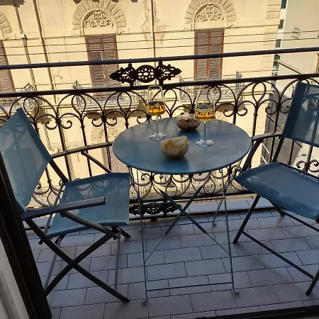 A Due Passi Dal Porto Palermo