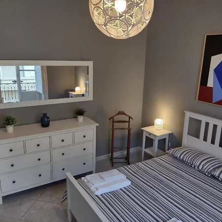 A Due Passi Dal Porto *