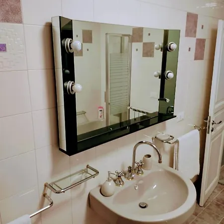 A Due Passi Dal Porto Apartment *